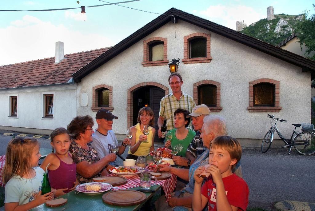 Weinbauernhof Vier Jahreszeiten Staatz Exterior foto
