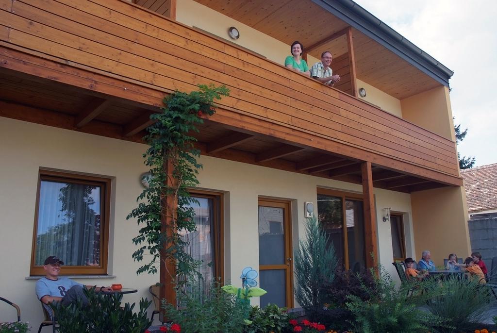 Weinbauernhof Vier Jahreszeiten Staatz Exterior foto