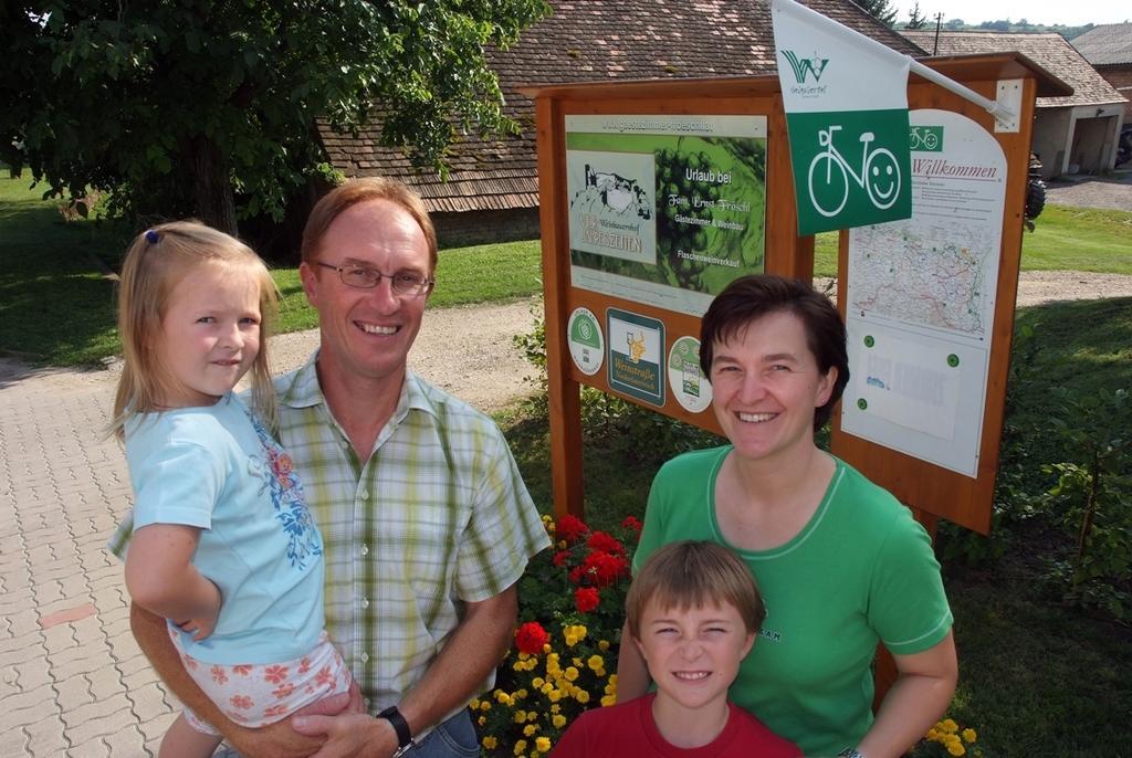 Weinbauernhof Vier Jahreszeiten Staatz Exterior foto